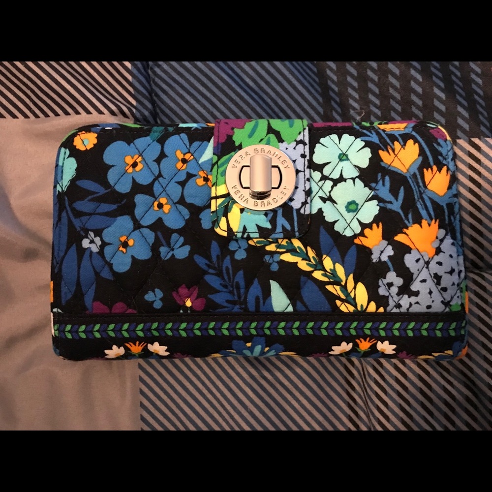 Vera Bradley Turnlock Wallet - slightly used